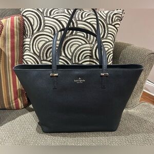 Kate Spade New York Black Leather, Meduim Cedar Street Harmony Tote ♠️♠️♠️♠️